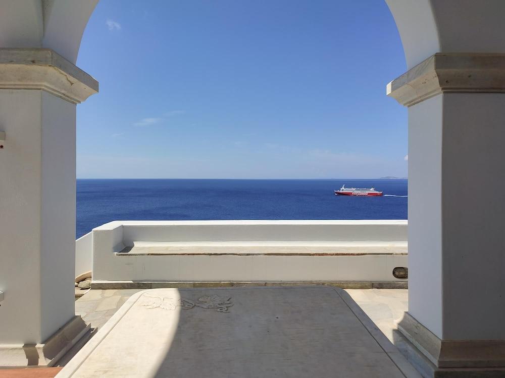 La Chapelle Ouest in Tinos