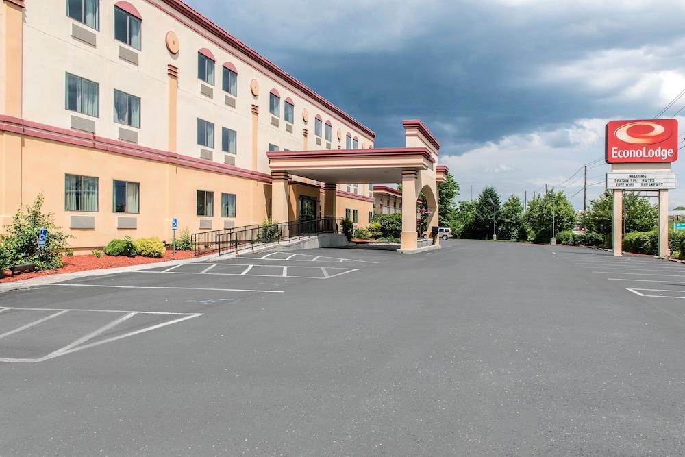 Econo Lodge Carlisle Central Exterior