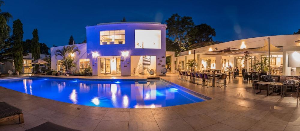 Latitude 13 Degrees Exterior