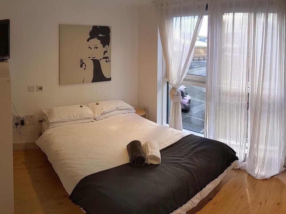 The Wilde riverside studio-flat Room