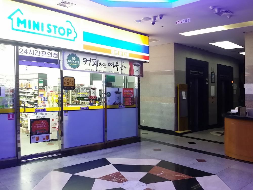 Khan Residence Lobby