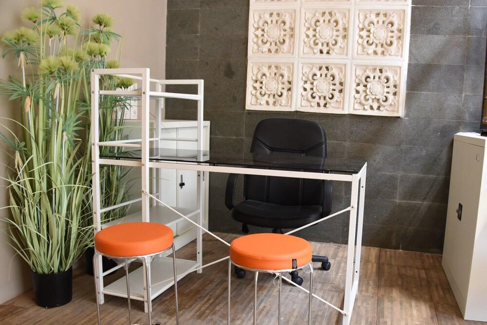Legian Capsule Reception