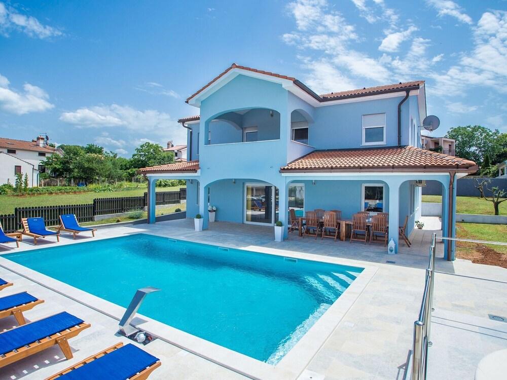 Private Villa in Porec With Swimming Pool Exterior
