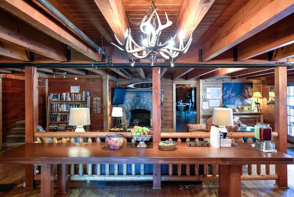 Cliffview Resort Lobby