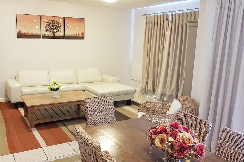 Moda Rossi, Langebaan 8-sleeper Lobby Sitting Area