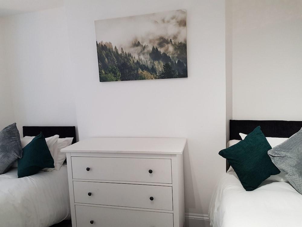 Campbell Apartment Room