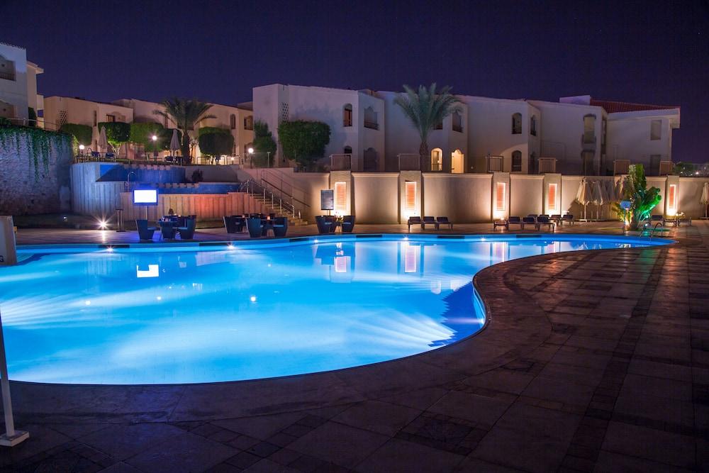 منتجع أيلاند فيو ريزورت حمام سباحة مكشوف