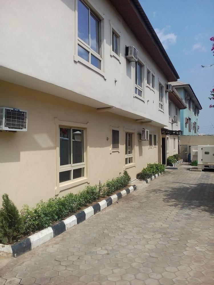 Swisscottage suites Exterior