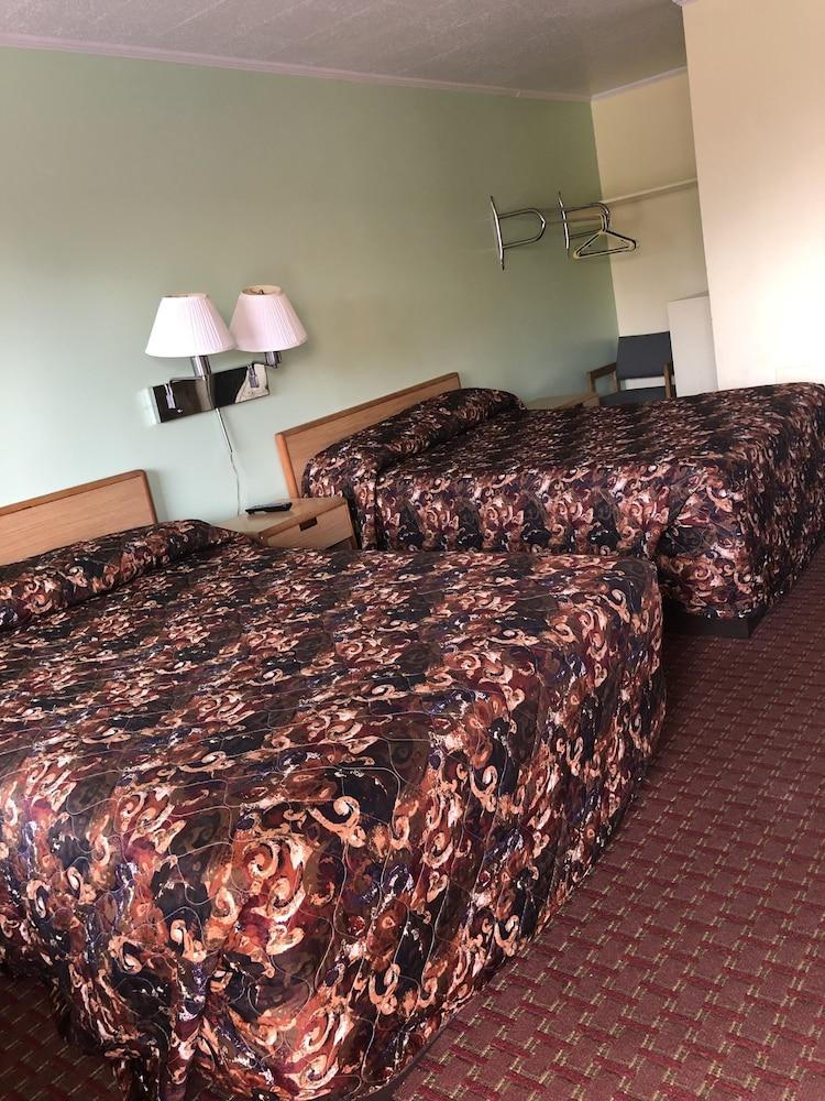 Downtown motel Room