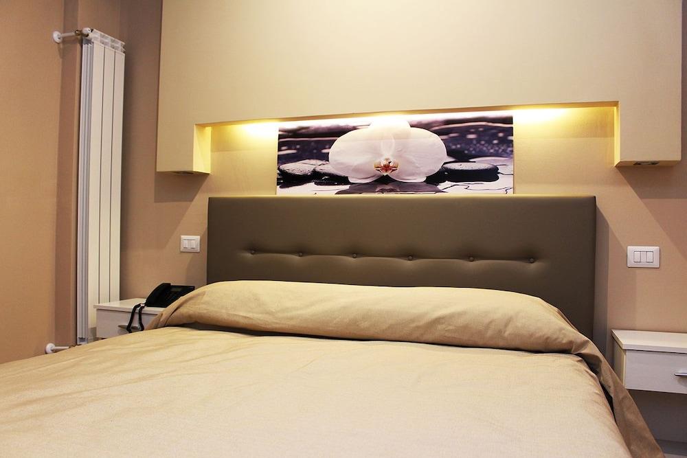 Vico del Salento Room