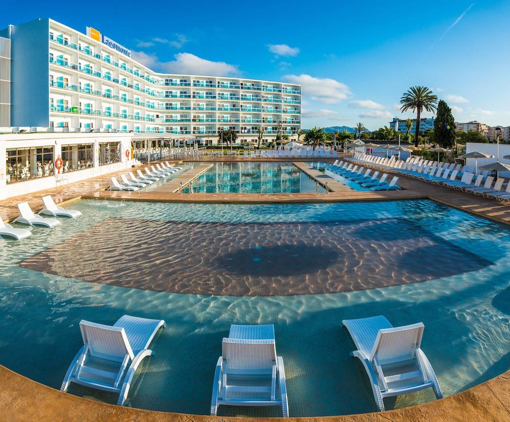 هوتل بيليفو لاجومونتي حمام سباحة مكشوف