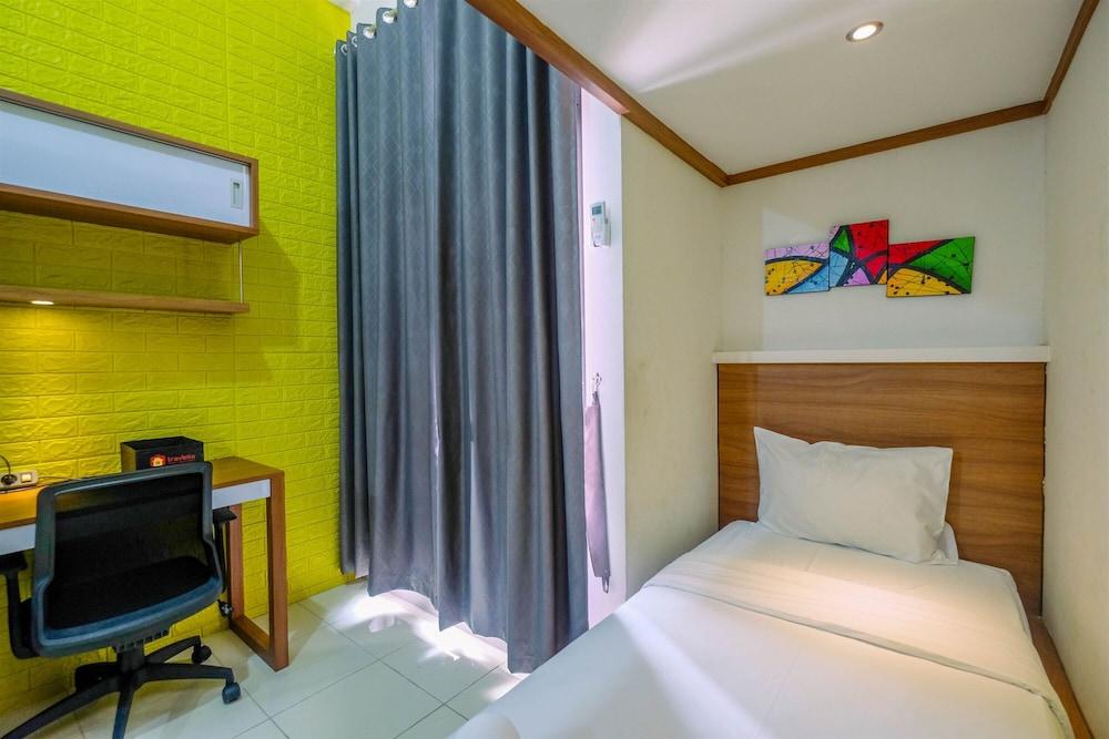 Comfort Studio with Bunk Bed at Dave Apartment