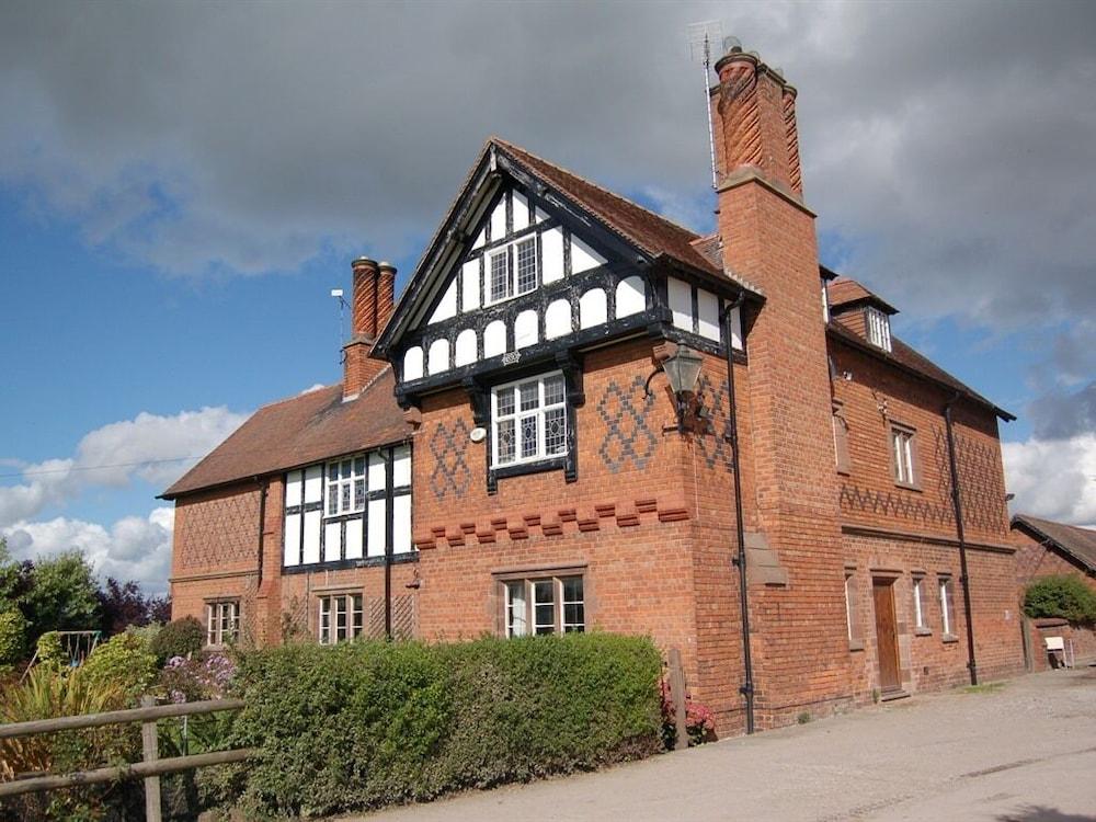Dodleston Manor Exterior