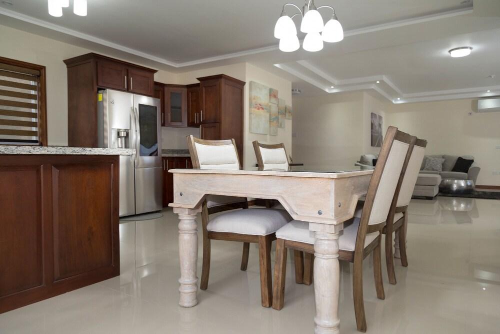 Luxury 3 Level Town House Interior Detail