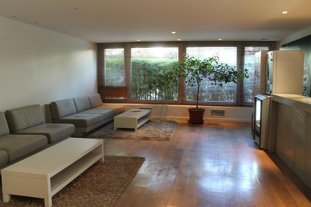 Residence Calypso Lobby Sitting Area