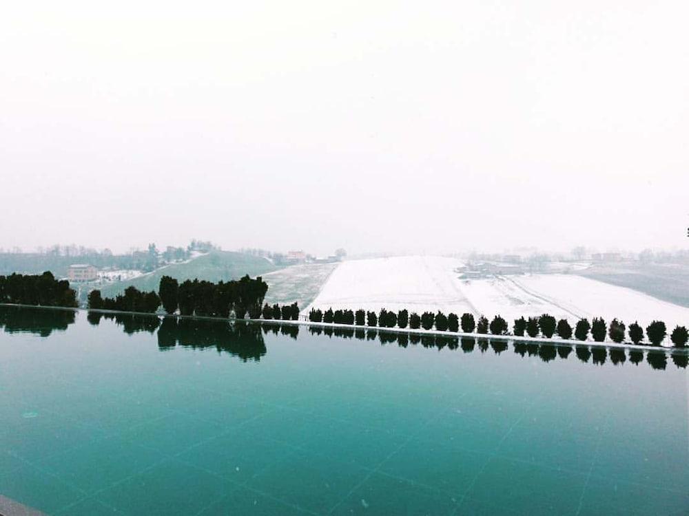 Opera 02 Infinity Pool