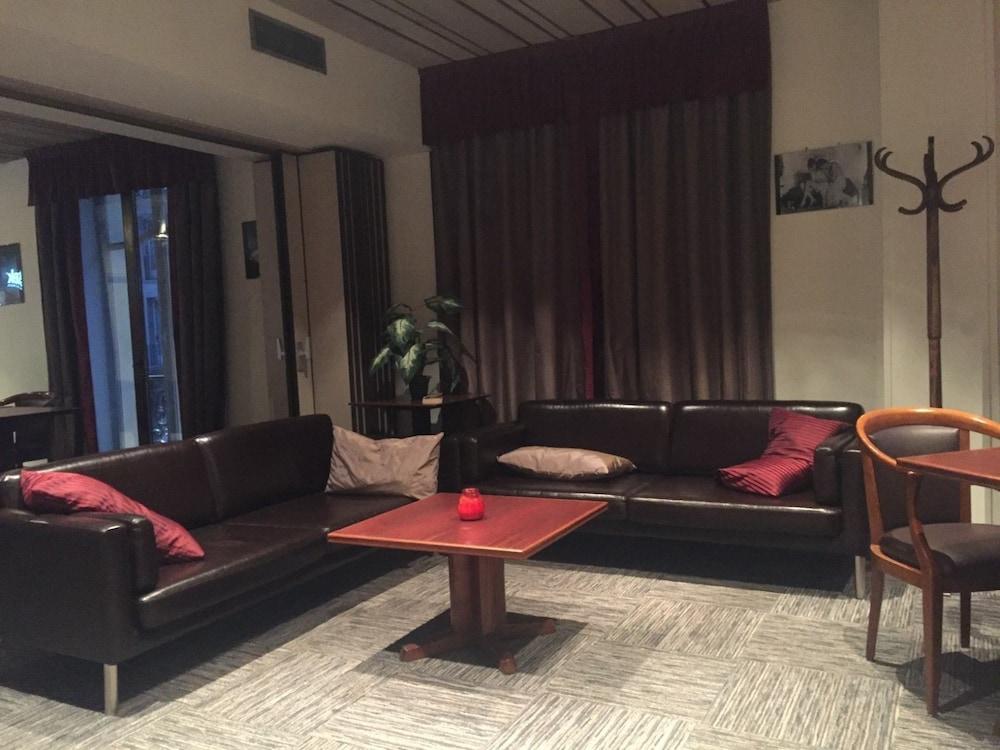 Le Carlton Hotel Lounge