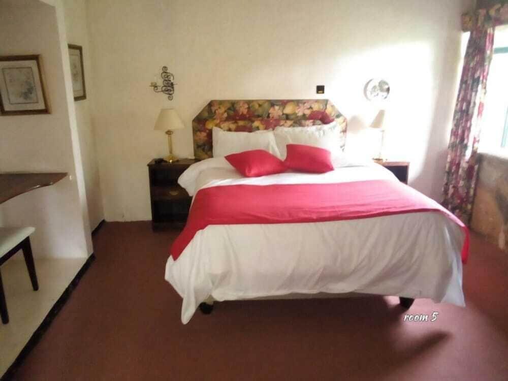 Pine Tree Inn Featured Image