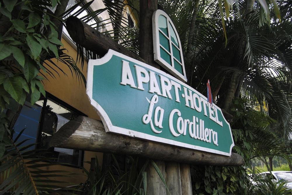 Aparthotel La Cordillera Exterior