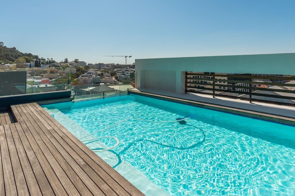 Mirage - WHosting Rooftop Pool
