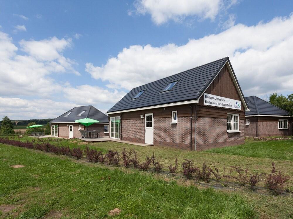 Comfortable Cottage in Januv Dal With Swimming Pool Exterior