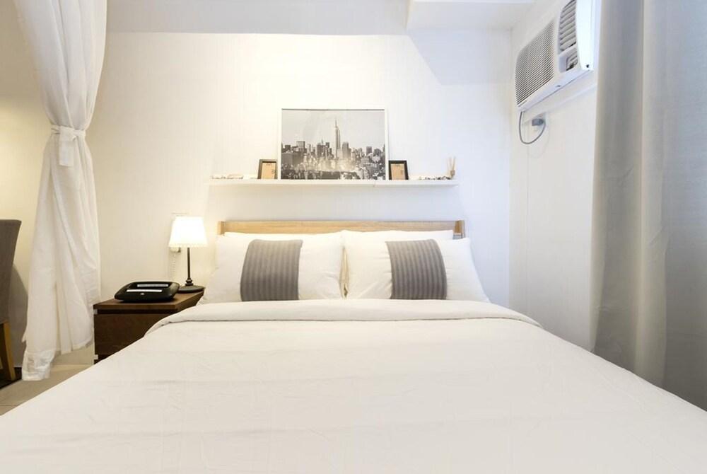 Scandinavian Studio at The Pearl Place Room