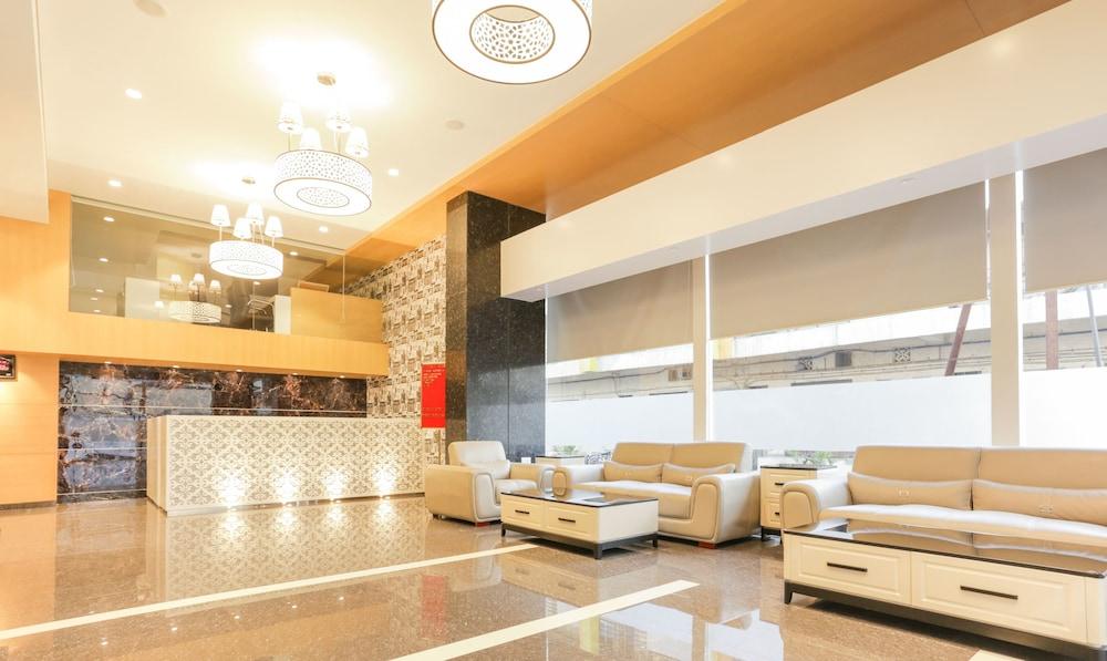 Treebo Select Gopalas Residency Lobby Sitting Area