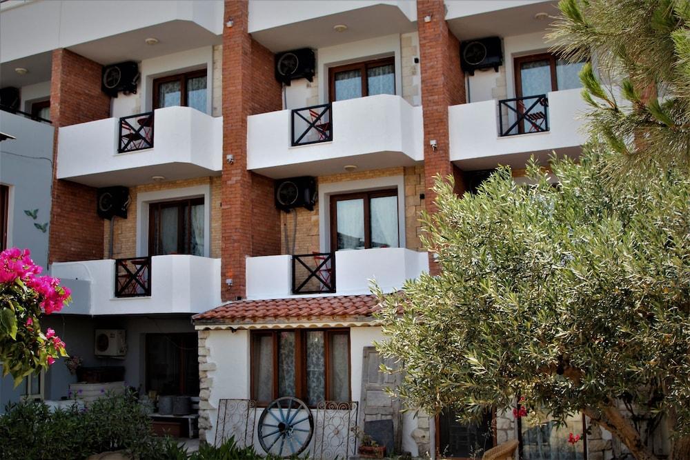 Parva Port Alacati Property Grounds