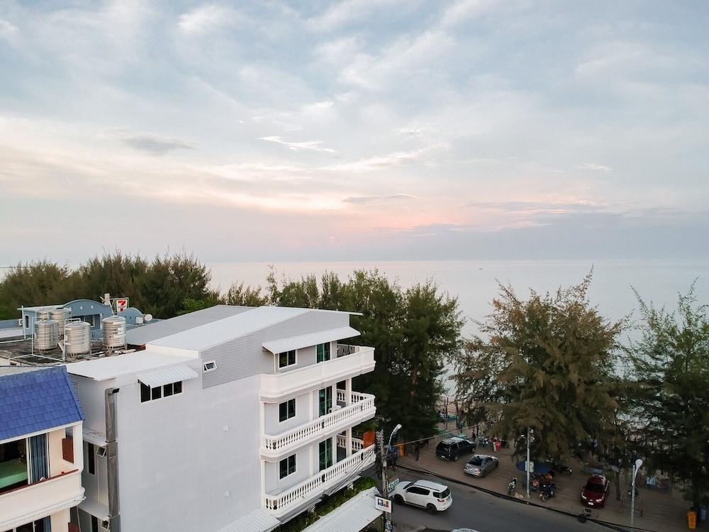 The Beach Cha Am Suite Exterior