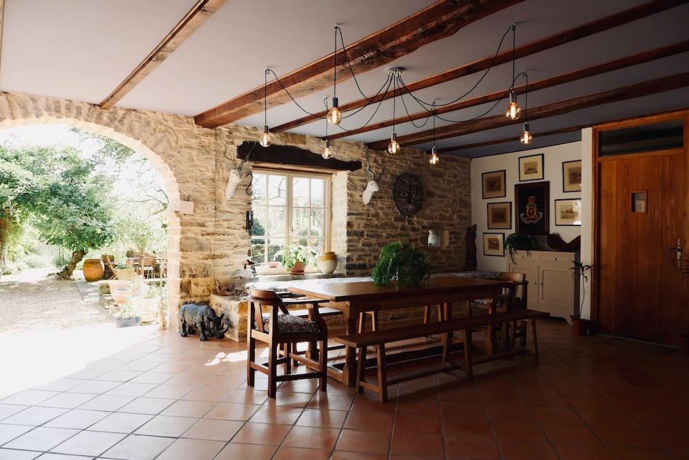 شامبر دوت سيكري بيريني الفندق من الداخل