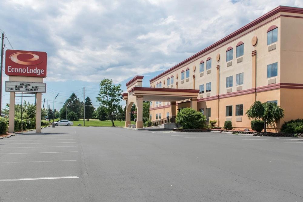 Econo Lodge Carlisle Central Exterior