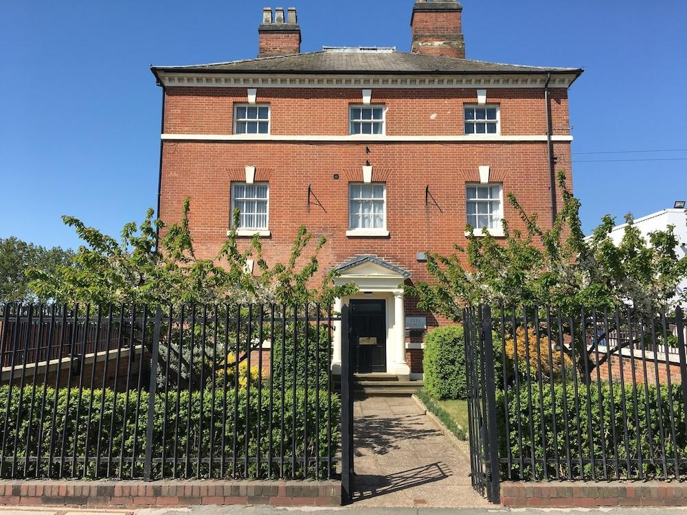 بيل هاوس أبارتمنتس