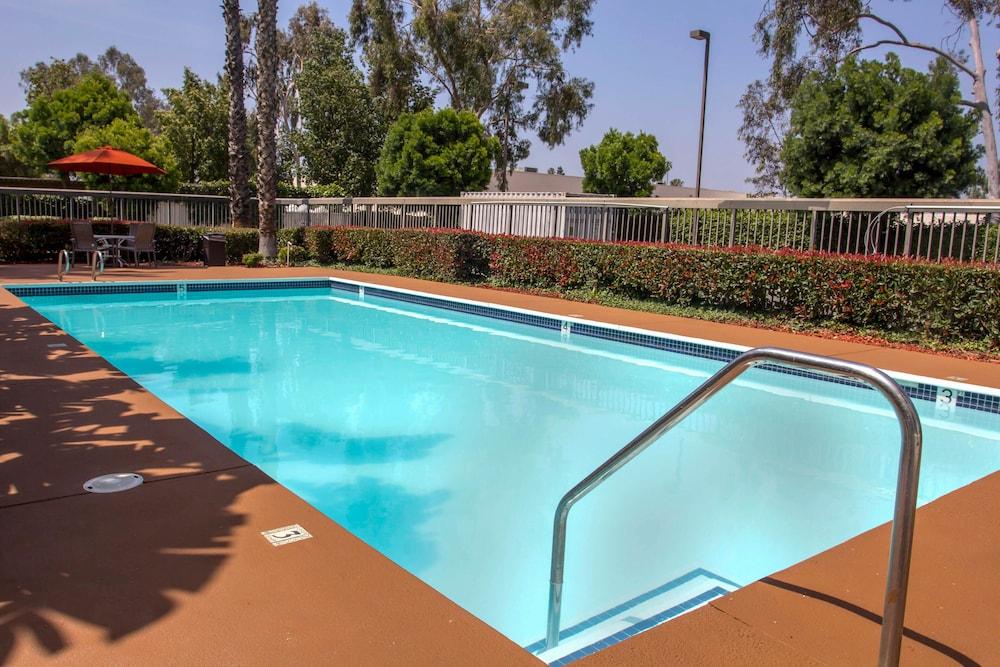 Quality Inn Riverside near UCR and Downtown Outdoor Pool