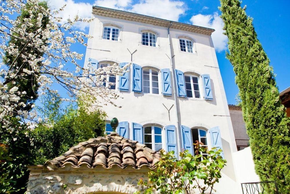 Chambres d'hôtes Les Trois Comtes Featured Image