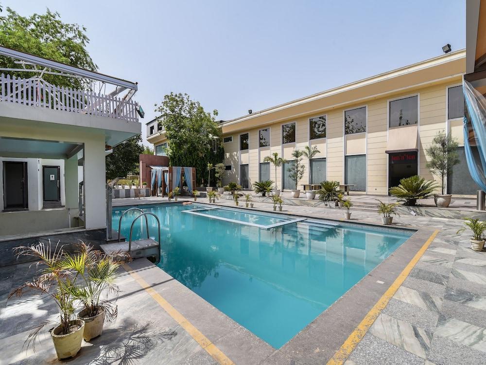 OYO 15418 D'amore Resorts