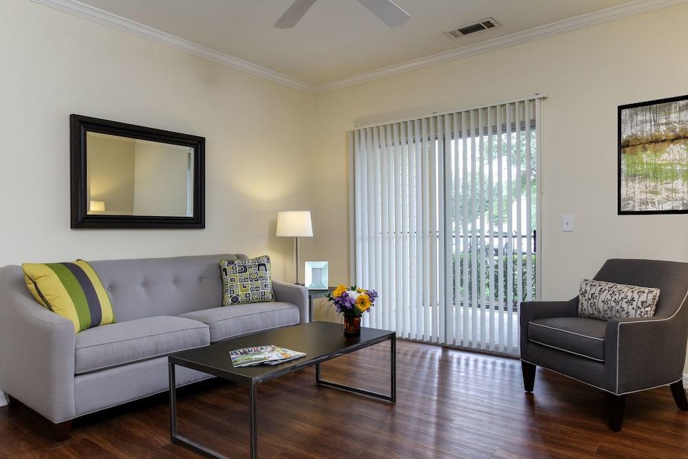 أوكوود ليفينج رالى برير كريك