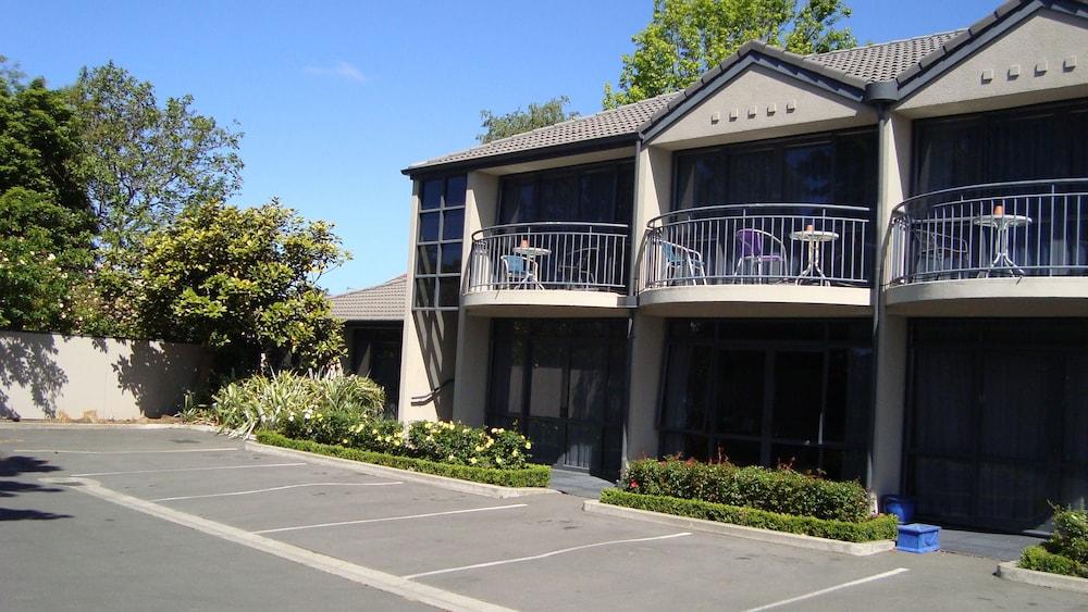 Azena Motels Exterior