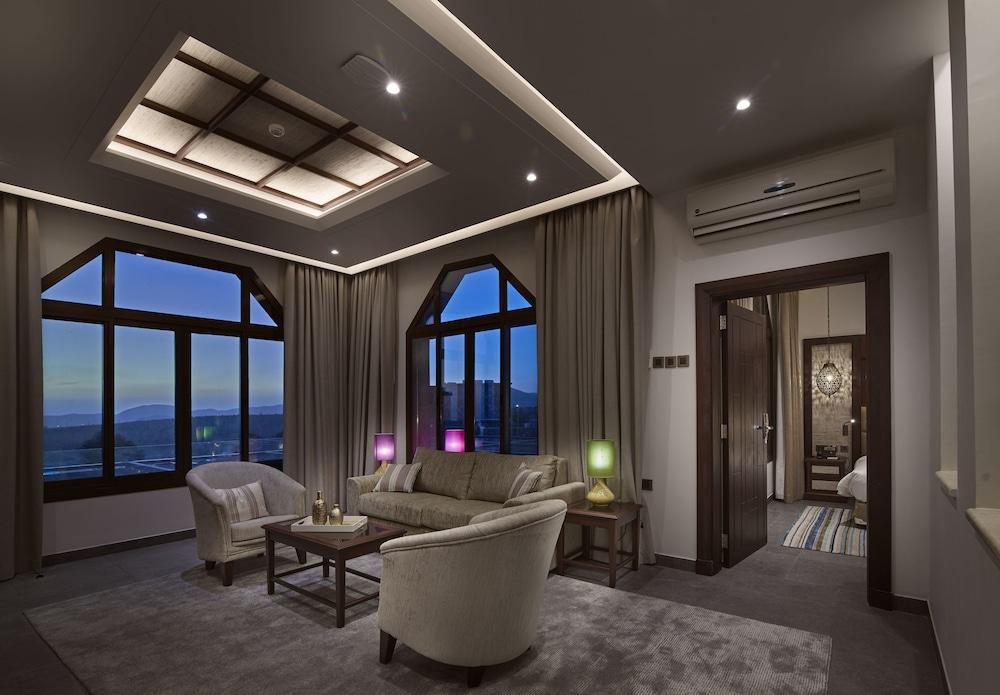 Sahab Resort and Spa Lobby Sitting Area