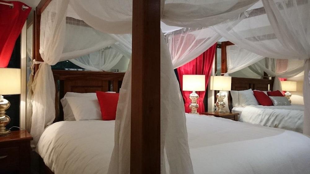 Linger A While Chalet Room