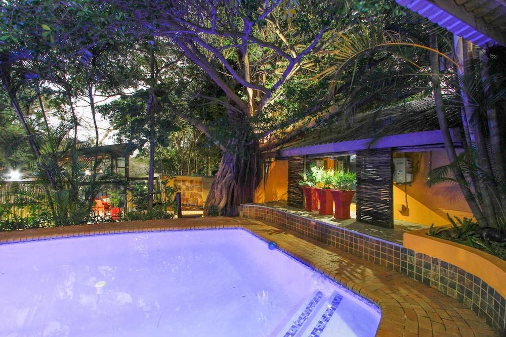 Umlilo Lodge Exterior