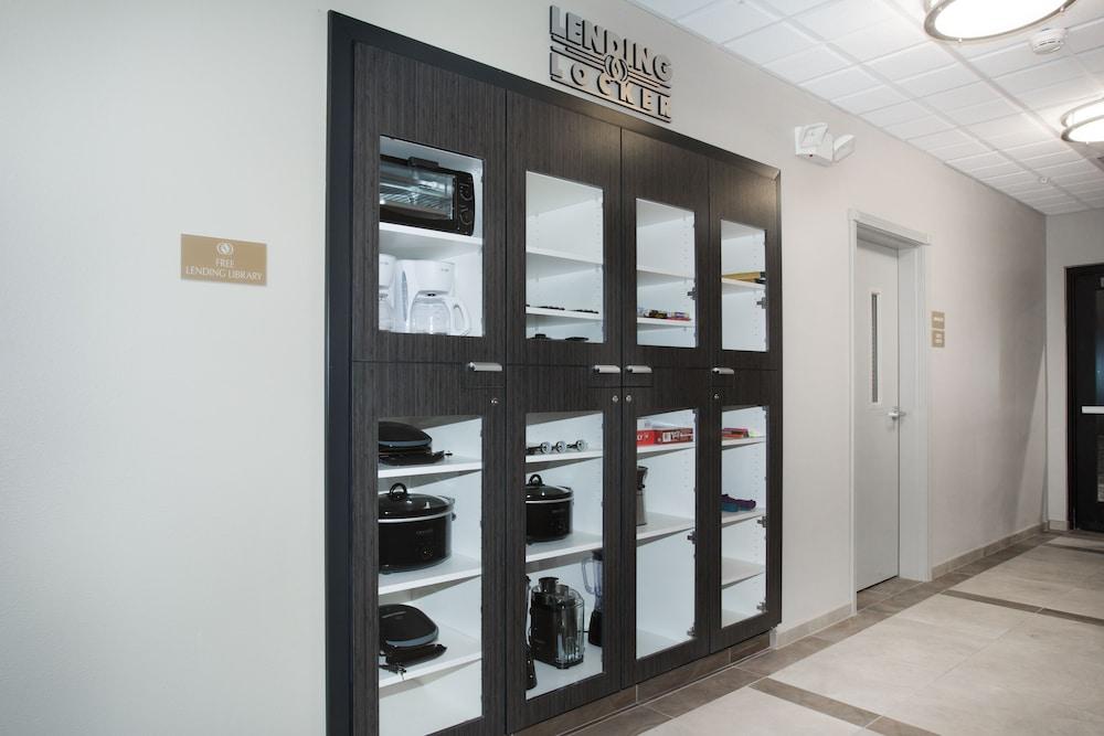 كاندلوود سويتس بويبوو باي آيتش جي داخلي