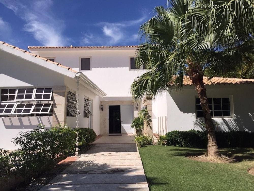 Tortuga C-41 Property Grounds