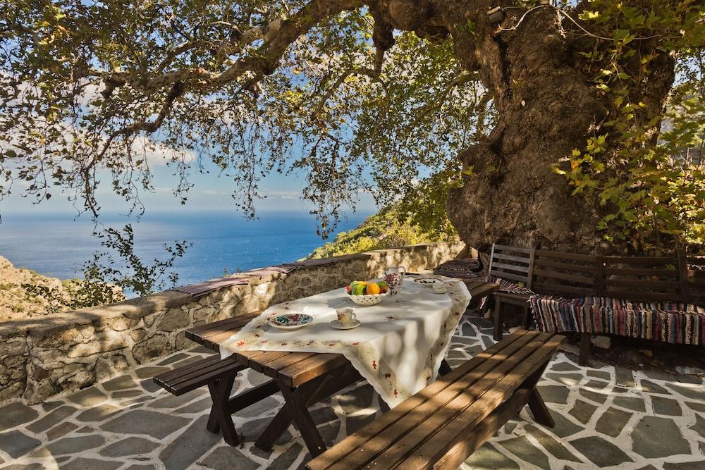 ميرتوناس فيلا