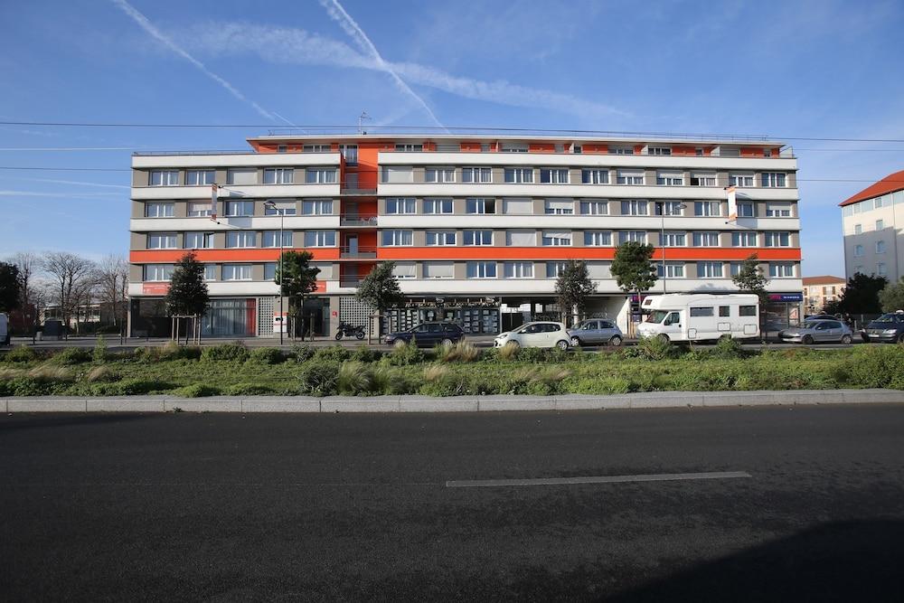 Adonis Paris Sud Exterior