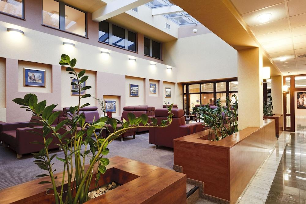 Qubus Hotel Legnica Lobby Sitting Area