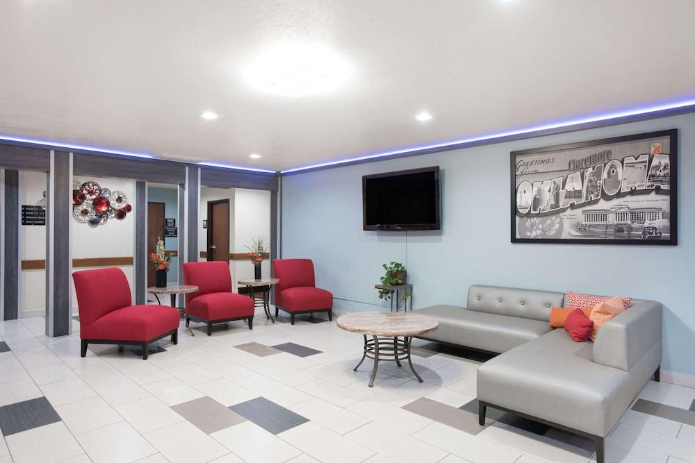 Super 8 by Wyndham Claremore OK Lobby