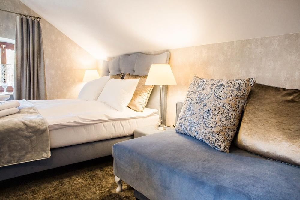 Villa Mistral Room