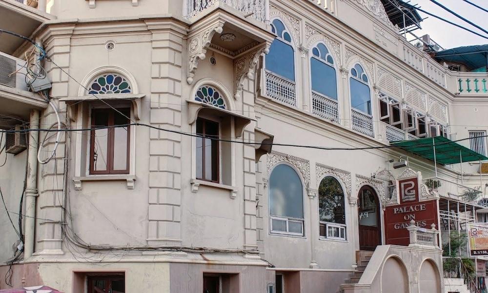 قصر على نهر الجانج