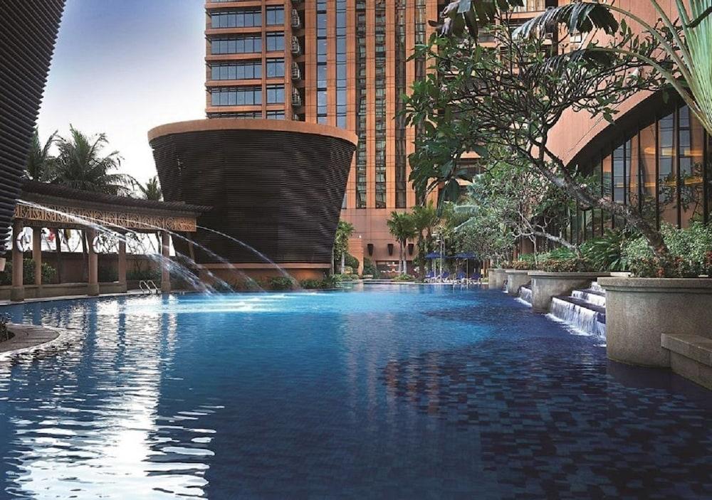 Rex Palace in Times Square Outdoor Pool