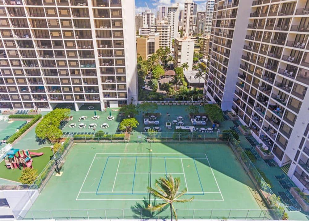 Waikiki Banyan - Ocean View Tower 1 Suite 2214 Tennis Court